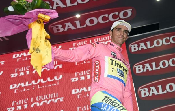 Ulissi gana al sprint y Contador, que aguantó el dolor, sigue líder