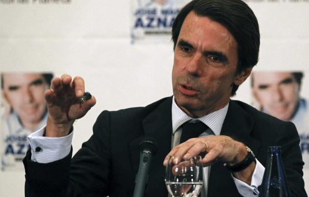 Aznar cree que "los políticos se han convertido en un problema grave para España"