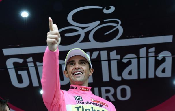 Alberto Contador mantiene el liderato pese a las embestidas de Aru.