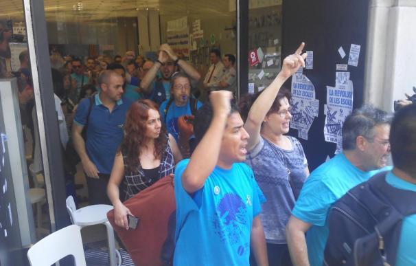 Trabajadores subcontratados de Movistar abandonan el encierro tras acordar una negociación