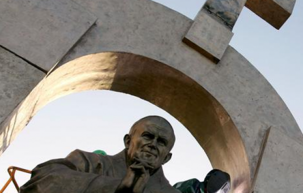 La estatua de Juan Pablo II en Ploërmel