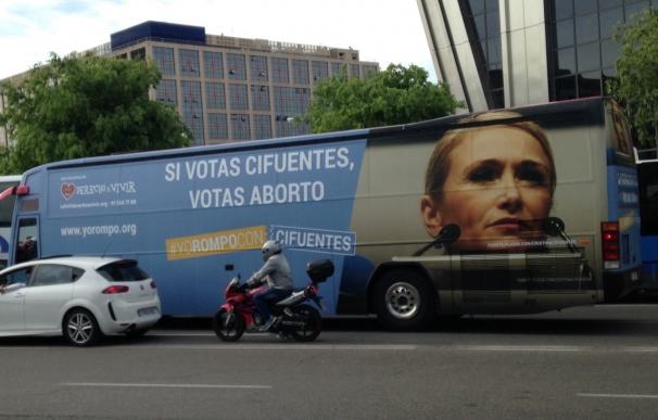 El PP de Madrid recurre ante la Junta Electoral la campaña de Hazte Oír que vincula a Cifuentes con el aborto