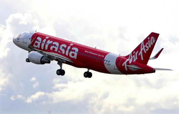 El plan de búsqueda del martes del avión de AirAsia incluye tierra en Borneo