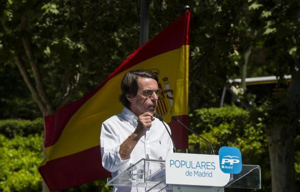 Aznar afea al PP su comportamiento con Botella y recalca que deja "un legado como nadie" que merece ser reconocido