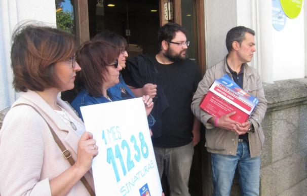Trabajadores del 112 y el 061 entregan más de 11.000 firmas a la valedora do Pobo contra su traslado a A Estrada