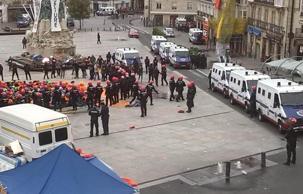 Un total de 15 detenidos y 17 ertzainas atendidos por diferentes lesiones en la operación contra Segi en Vitoria
