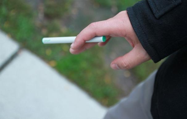 Los aromas de los cigarrillos electrónicos alteran la función pulmonar a nivel celular