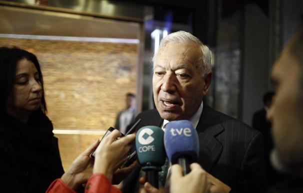Margallo admite "disfunciones" en la gestión del rescate de los espeleólogos