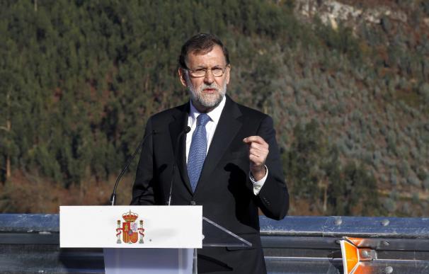 Rajoy fija su compromiso inversor en las carreteras en 2.000 millones durante 2015