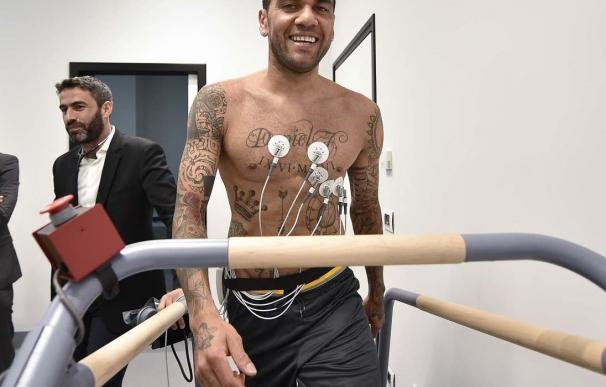 Dani Alves pasa el reconocimiento médico con la Juventus