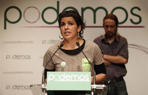 Teresa Rodríguez, junto a Pablo Iglesias, en un mitin del partido en Andalucía (archivo).