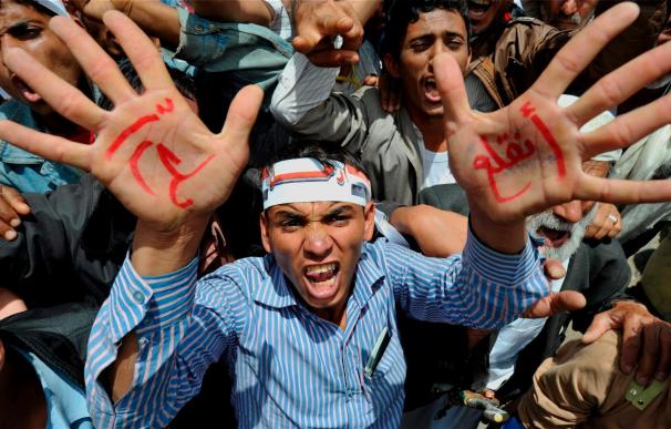 El presidente yemení acepta formalmente una iniciativa para traspasar el poder