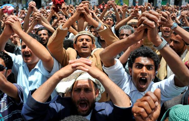 Las protestas continúan en Yemen a pesar de la inminente salida del poder del presidente