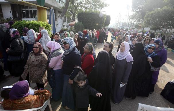 Egipto vota la nueva Constitución bajo denuncias de irregularidades