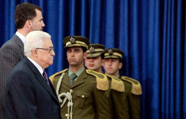 Abás y Netanyahu muestran al príncipe Felipe su deseo de reanudar el diálogo