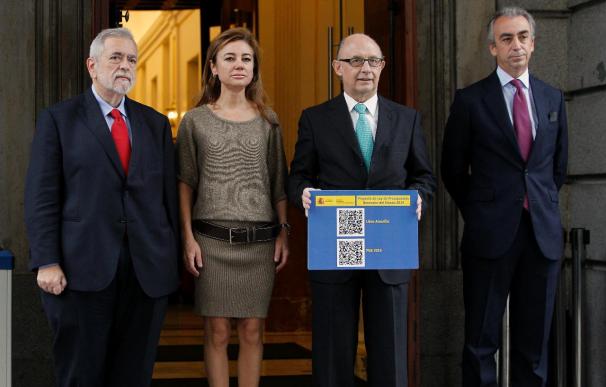 El equipo de Hacienda encabezado por el ministro, Cristóbal Montoro, el día de la presentación de los Presupuestos de 2012.
