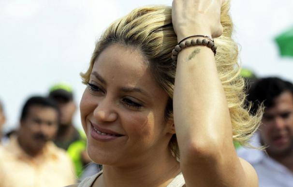 Shakira coloca la primera piedra de un colegio para 1.500 niños pobres de Cartagena