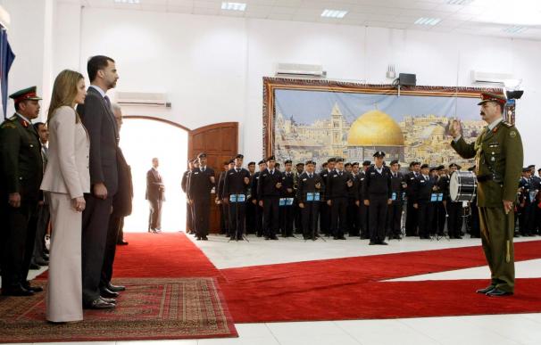 Abás y Netanyahu muestran al príncipe Felipe su deseo de reanudar el diálogo