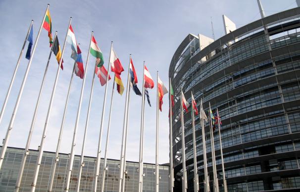 Los grupos de la Eurocámara piden a Londres que acelere las negociaciones para su salida de la UE