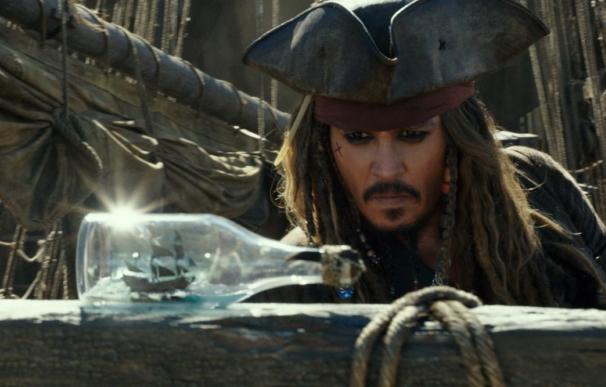 La nueva entrega de 'Piratas del Caribe' supera al terror de 'Déjame salir' y lidera la taquilla