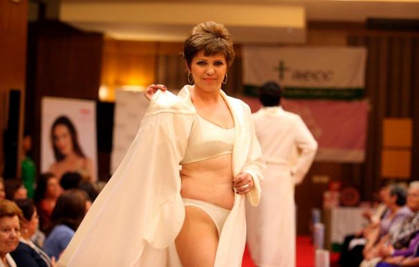 Mujeres mastectomizadas desfilan en lencería para animar en la lucha contra el cáncer de mama