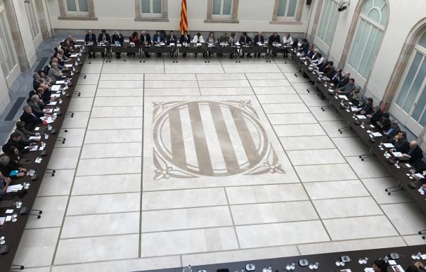 Puigdemont convoca este lunes a los partidos favorables al referéndum en la Generalitat