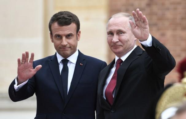Macron advierte a Putin que responderá por el uso de armas químicas en Siria