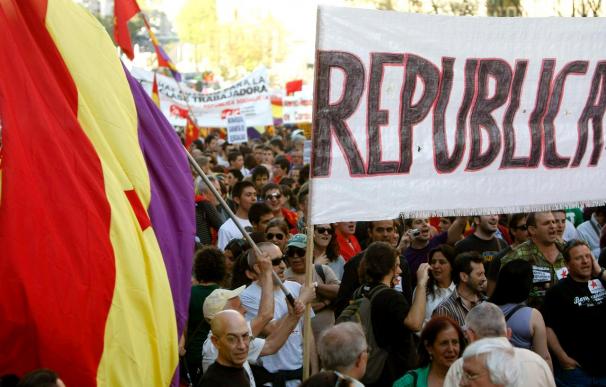 Miles de personas reivindican en Madrid la III República
