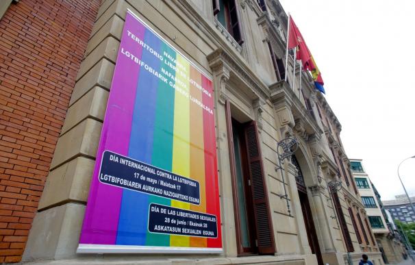 El Parlamento de Navarra se adhiere al Día Internacional contra la LGTBfobia