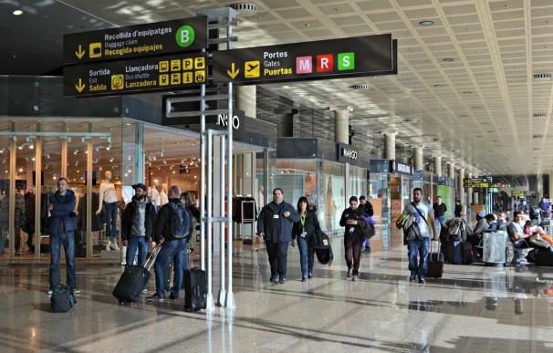 El Aeropuerto de Barcelona-El Prat registra normalidad en el control de pasaportes