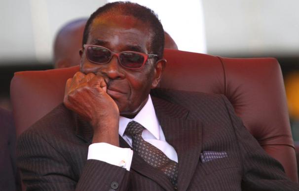 Mugabe afirma que Europa puede hacerse gay, pero no opinar sobre Zimbabue