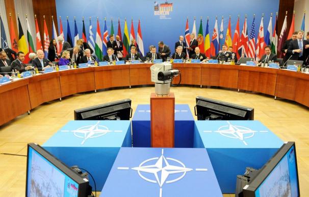 La OTAN se compromete a seguir en Libia mientras Gadafi amenace al pueblo