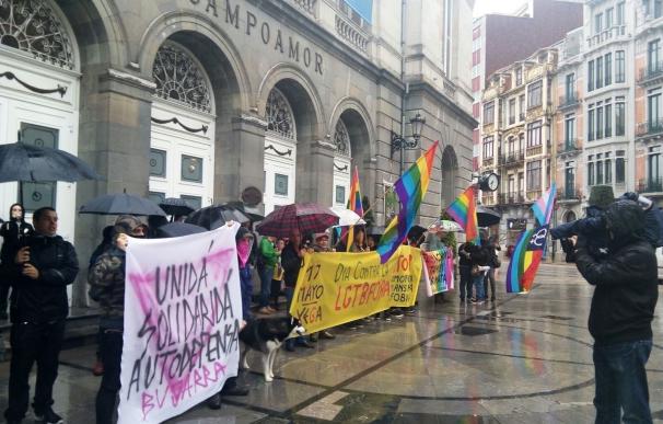 Concentración en Oviedo "contra la homofobia, la transfobia y la bifobia"