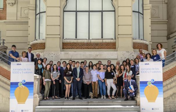 Dos escuelas catalanas, ganadoras del VII programa de educación financiera del BBVA