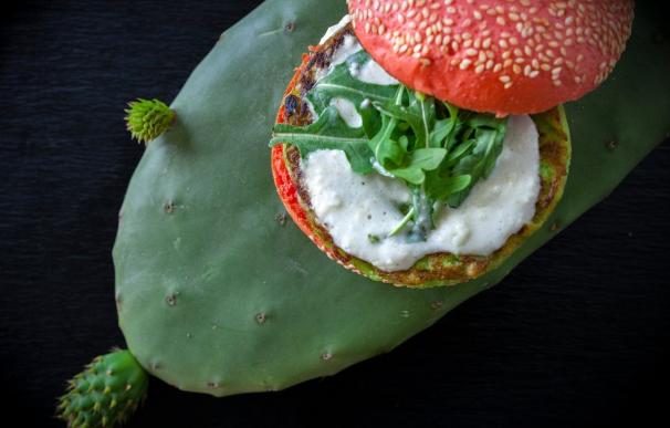 Lanzarote incorpora la hamburguesa de cactus a su propuesta culinaria, la primera de su tipo en España