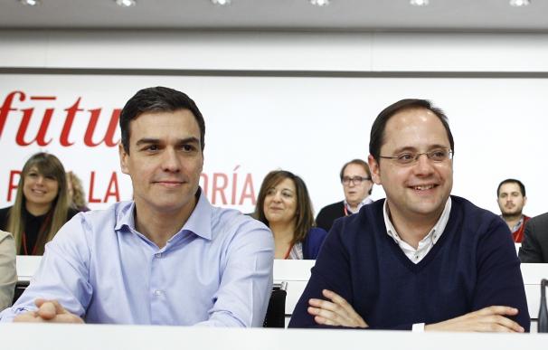 Luena vio a Rajoy como "un político desfasado" y que "ha estado acostumbrado a cobrar en negro"