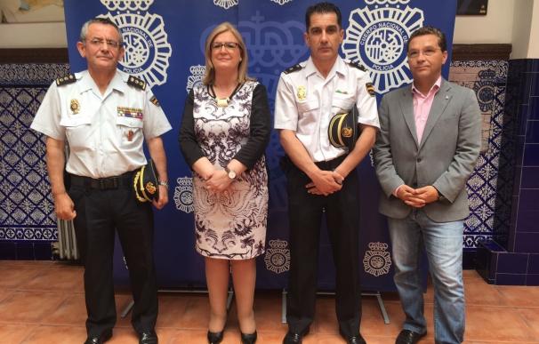 La subdelegada desea "eficacia y aciertos" al nuevo responsable de la Comisaría de la Policía Nacional en Andújar