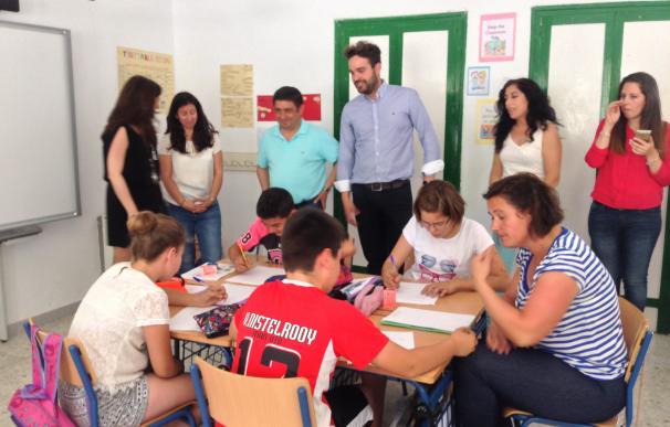 Reyes visita uno de los nuevos colegios reconocidos como comunidad educativa