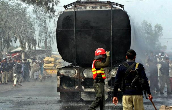 Insurgentes matan a 15 personas al incendiar una autobús en Pakistán
