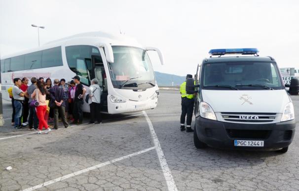 Detenido en Librilla al conductor de un autobús con 40 pasajeros que sextuplicaba la tasa máxima de alcohol