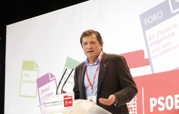 Javier Fernández votará en Gijón y se desplazará a Madrid para seguir los resultados de las primarias socialistas