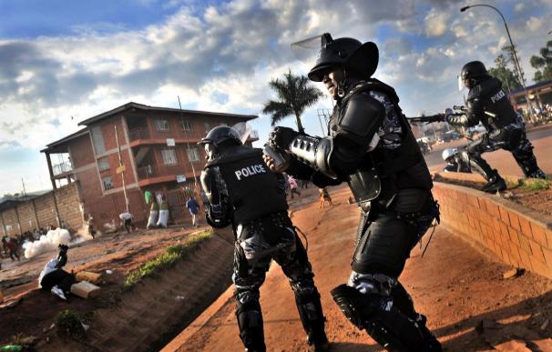 EE.UU. está preocupado por el uso excesivo de violencia contra las protestas en Uganda
