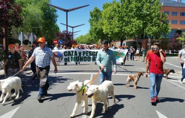 Cientos de Cazadores y pescadores se manifiestan en Guadalajara para defender el mundo rural