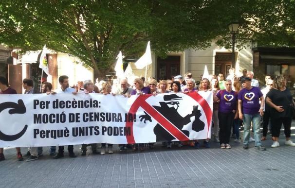 Un centenar de personas se suma a la concentración en Palma en apoyo a la moción de censura contra el Gobierno de Rajoy