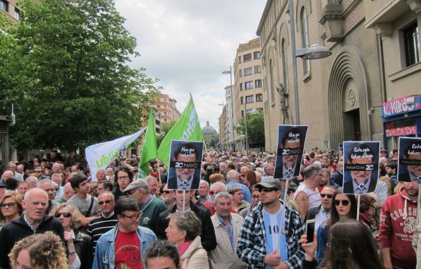 Cientos de personas protestan en Pamplona contra la corrupción y reclaman "echar al PP del gobierno central"
