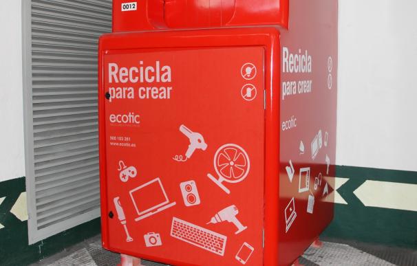 El Corte Inglés lanza un plan de sensibilización medioambiental con contenedores de reciclaje