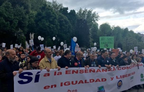 Unas 3.000 personas se manifiestan en Oviedo bajo el lema "Sí a la enseñanza concertada en igualdad y libertad"