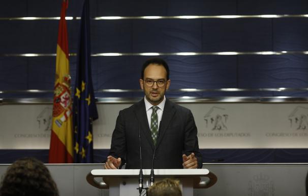 Antonio Hernando declina comentar el anuncio de Pedro Sánchez de destituirle si gana las primarias del PSOE