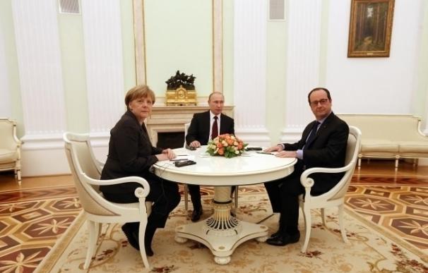 Putin, Merkel y Hollande se comprometen a trabajar en un plan conjunto para Ucrania