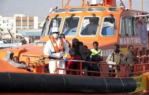 Interceptada en la costa granadina una embarcación con 28 inmigrantes a bordo